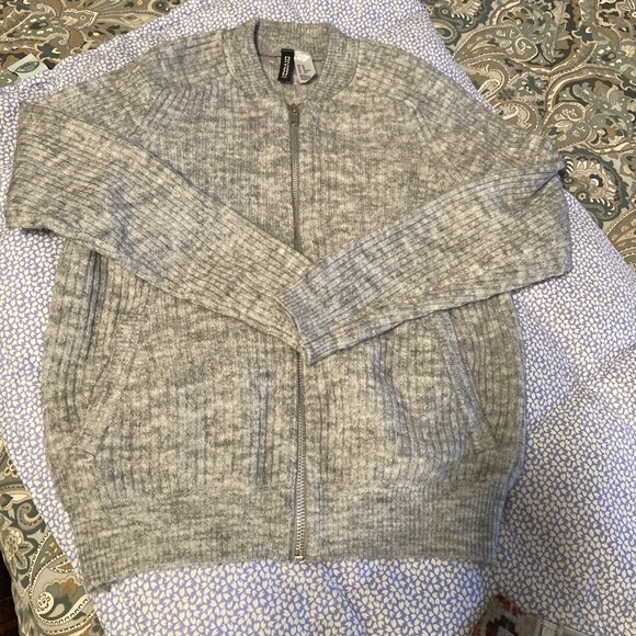 Adorable 🥰 szXS grey zip cardigan - Picture 6 of 9